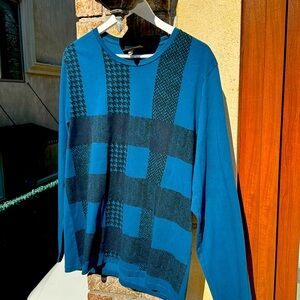 Burberry top pre-owned fair condition. Size XL